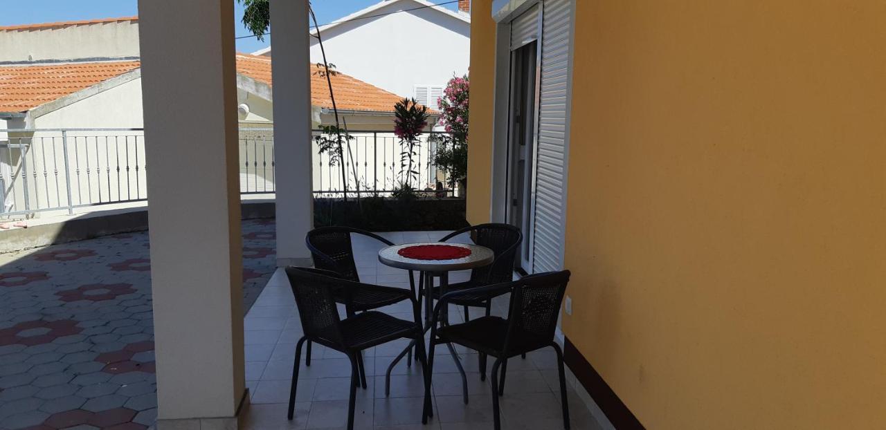 Apartman Kolan Zewnętrze zdjęcie