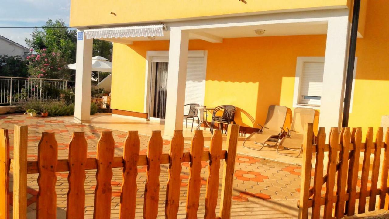 Apartman Kolan Zewnętrze zdjęcie